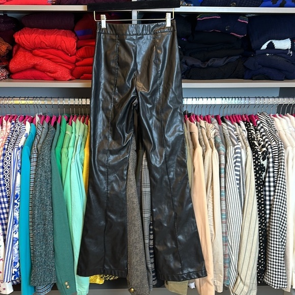 Princess Polly black faux leather flare leggings size 2​ - Picture 3 of 3